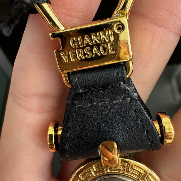 LOT 1435 24K gold plated Versace key ring - Picture 9 of 15